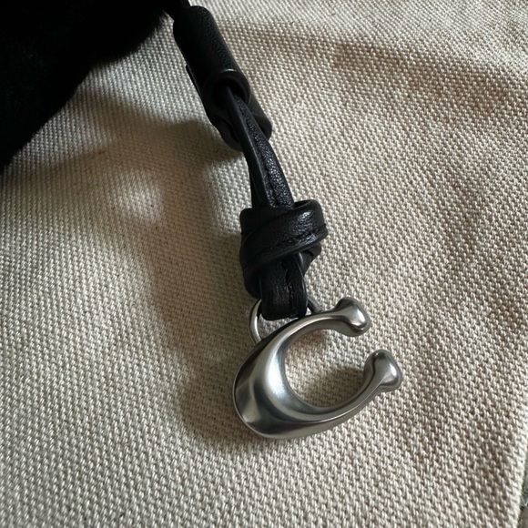 Coach Drawstring Pouch In Shearling. - Picture 4 of 7